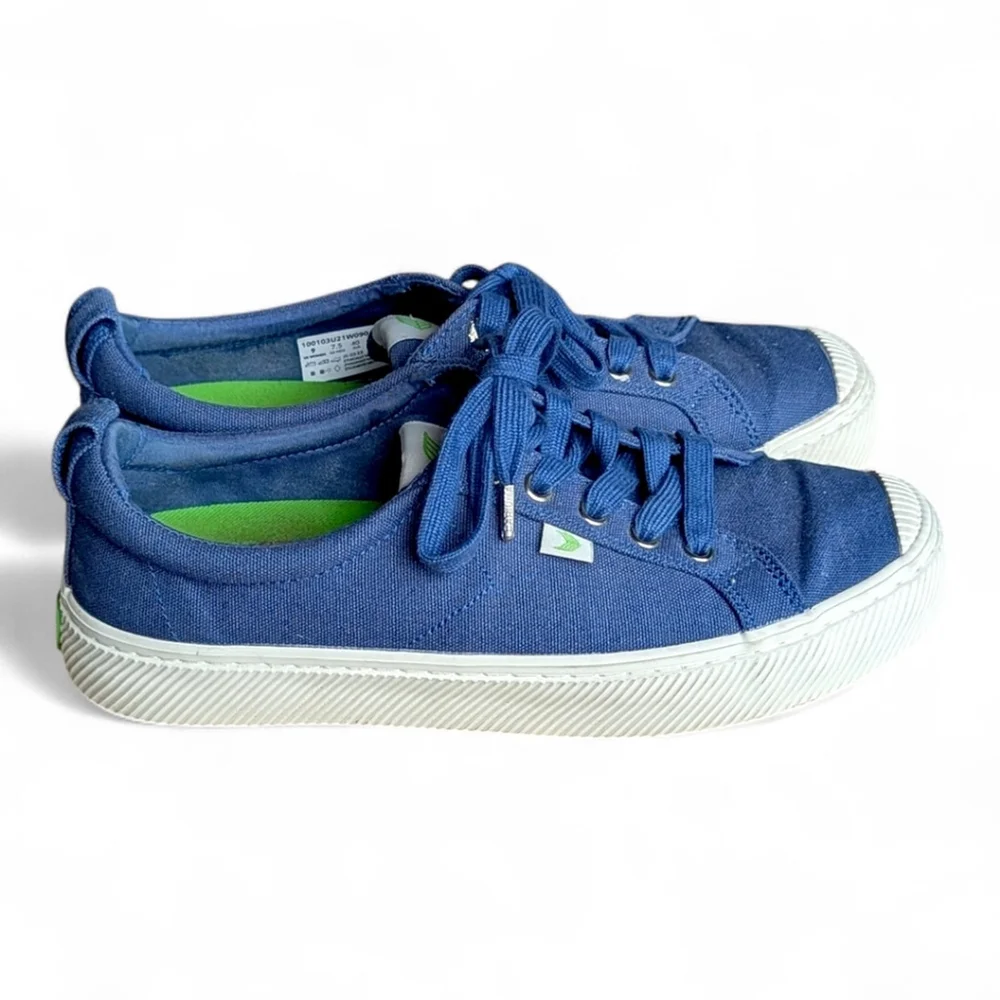 Cariuma Organic OCA Low Top Cap Toe Shadow Blue Canvas & Cork Sneaker Women's 9